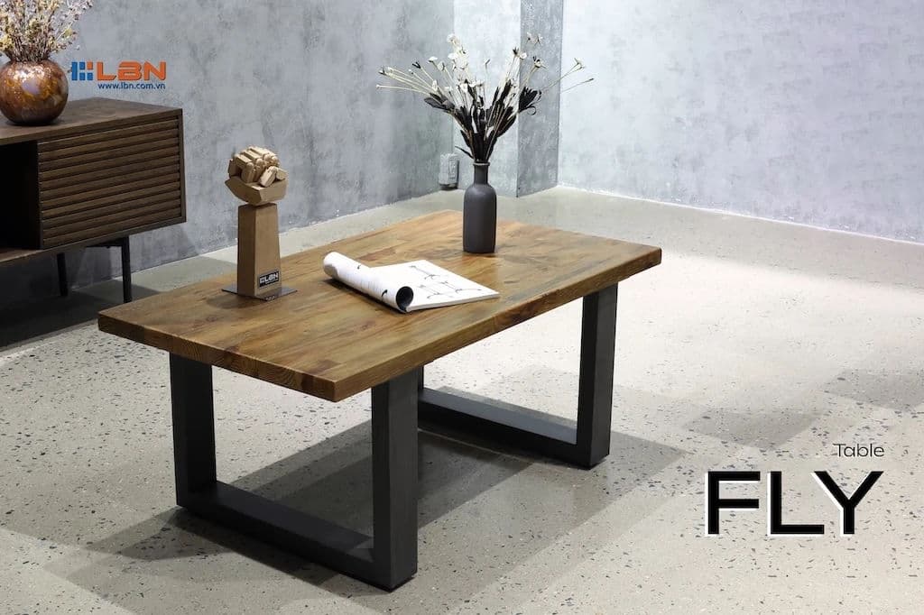 Coffee Table: Fly